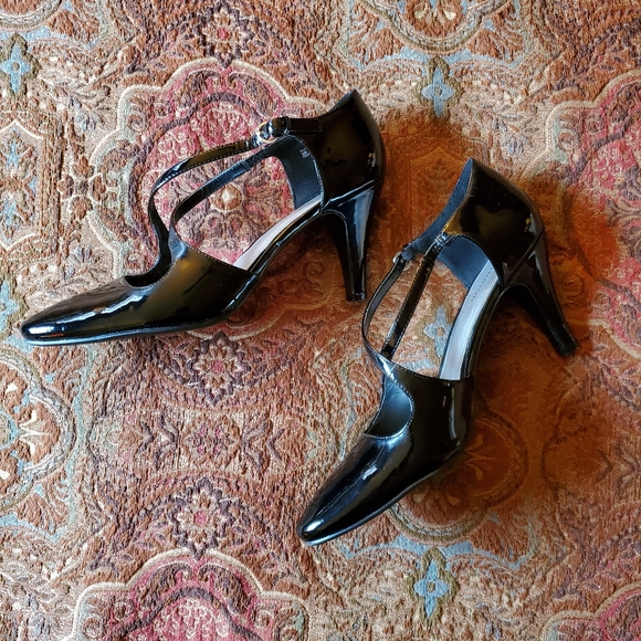 Covington Crissy Shoe - Picture 6 of 8